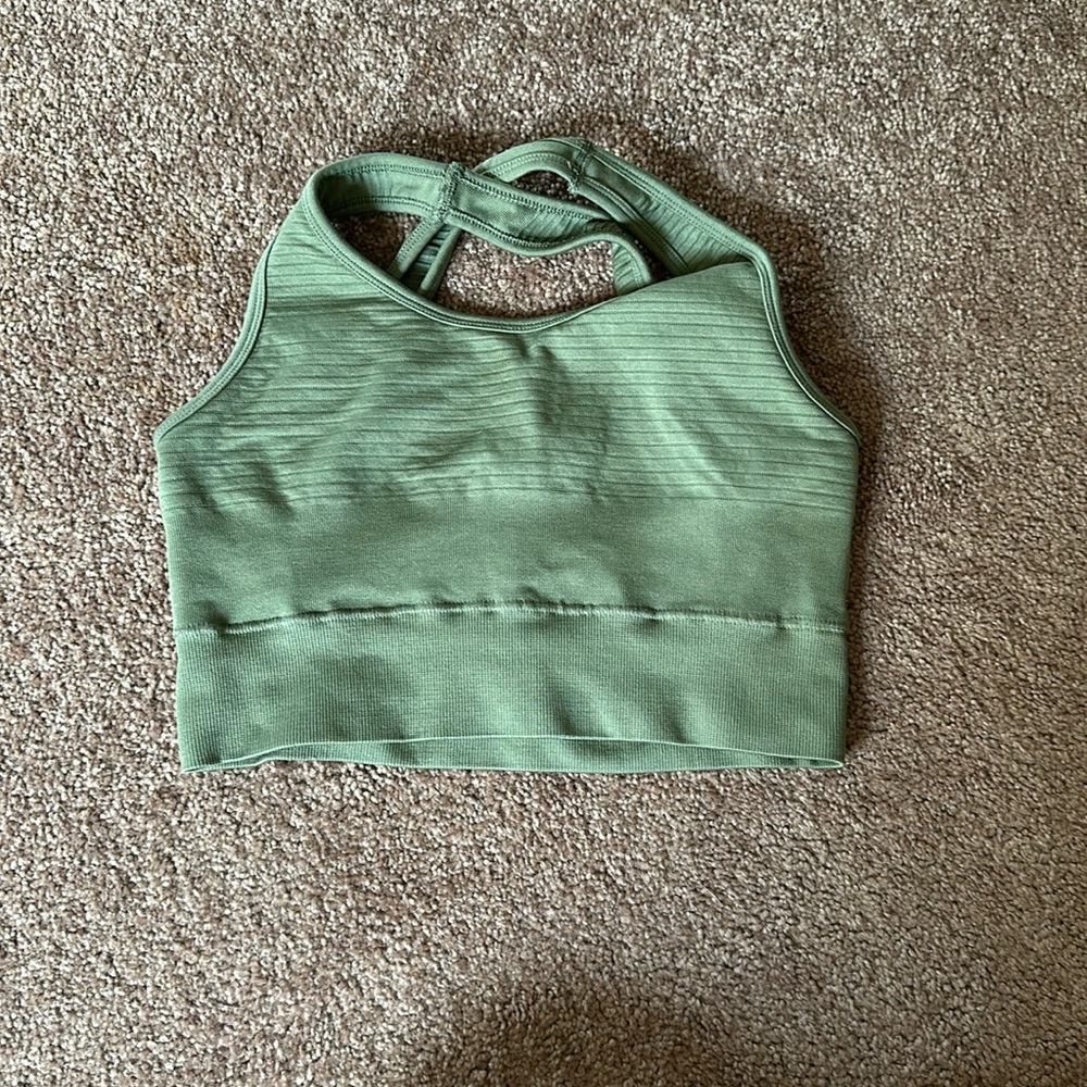 Alphalete sports bra